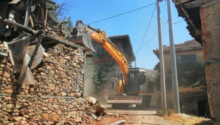 Daha Güvenli Bir Osmangazi için 3 Metruk Bina Daha Yıkıldı