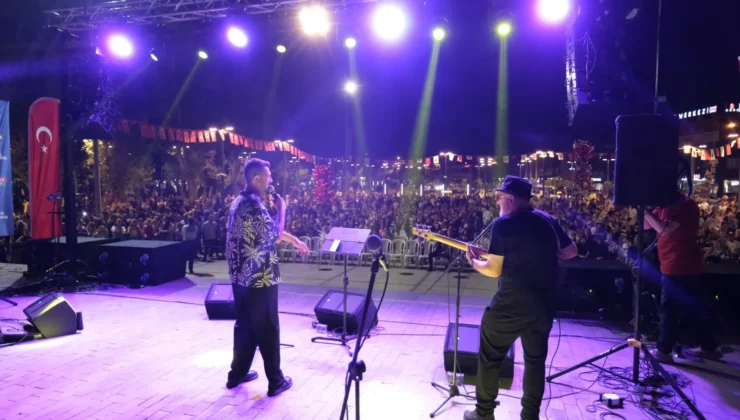 İnegöl 30 Ağustos Zafer Bayramını Riva Orkestrasıyla Kutladı