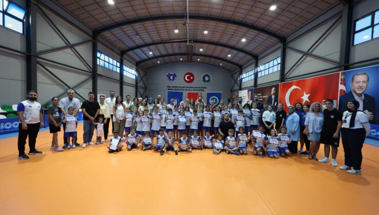 Büyükşehir Belediyesi Yaz Okulları’nda Sertifika Heyecanı