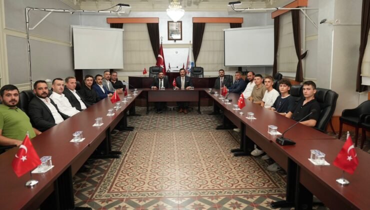 Yenişehir Belediye Başkanı Ercan Özel Ülkücü Gençlikle Omuz Omuza