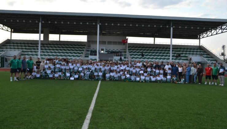 İznikspor 2025 Yılı Yaz Okulunda Sertifika Heyecanı