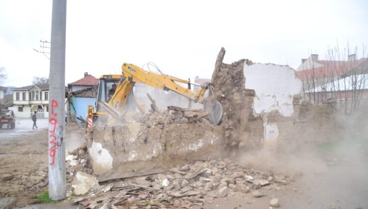 Yenişehir’de Metruk Binalarla Mücadele Devam Ediyor