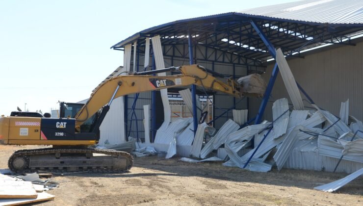 Nilüfer Akçalar’da 2 Kaçak Yapı Yıkıldı