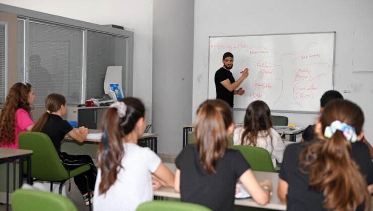 Yabancı Üniversite Öğrencilerinden Osmangazili Çocuklara İngilizce Eğitimi Veriyor