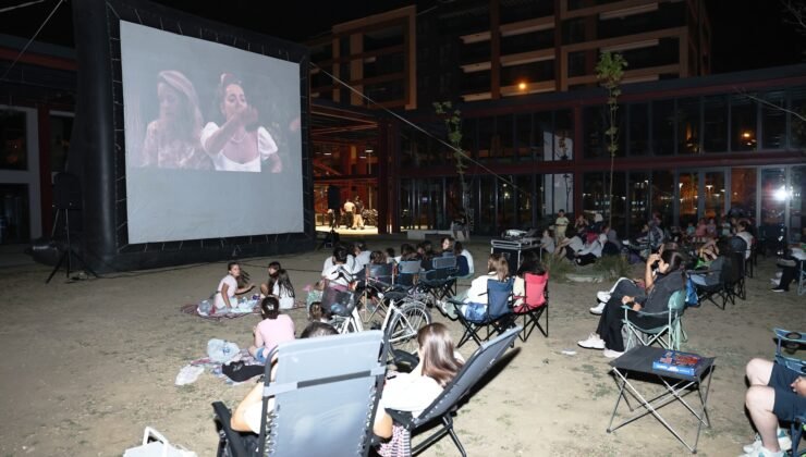 Nilüfer Pancar Deposunda Açık Havada Sinema Keyfi