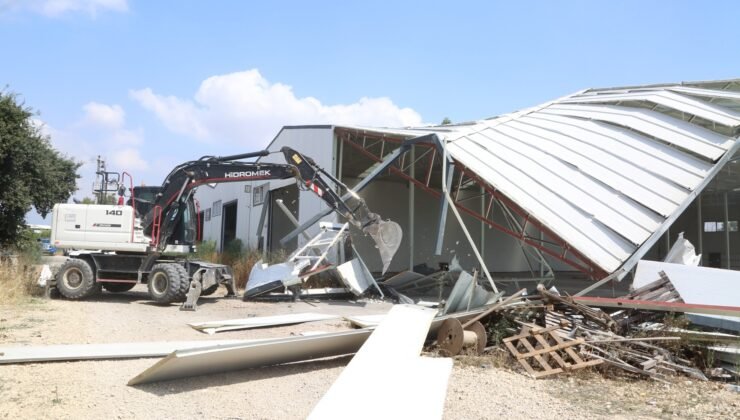 Niüfer’de İki Kaçak İş Yeri Yıkıldı