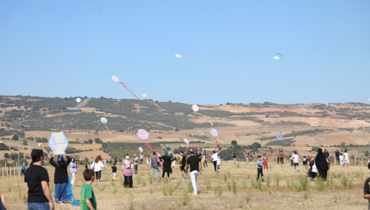 İnegöl Semaları Rengarenk Uçurtmalarla Süslendi