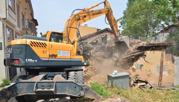 Yıldırım’da Metruk Bina Temizliği Devam Ediyor