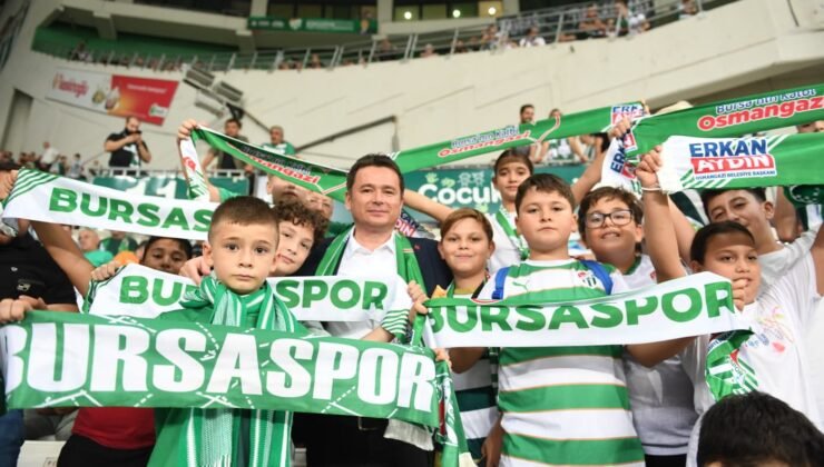 Osmangazi Belediye Başkanı Erkan Aydın Çocukları Bursaspor Maçına Götürdü