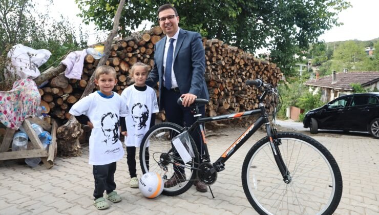 Nilüfer Belediyesi Minik Hamza’ya Bisiklet Hediye Etti