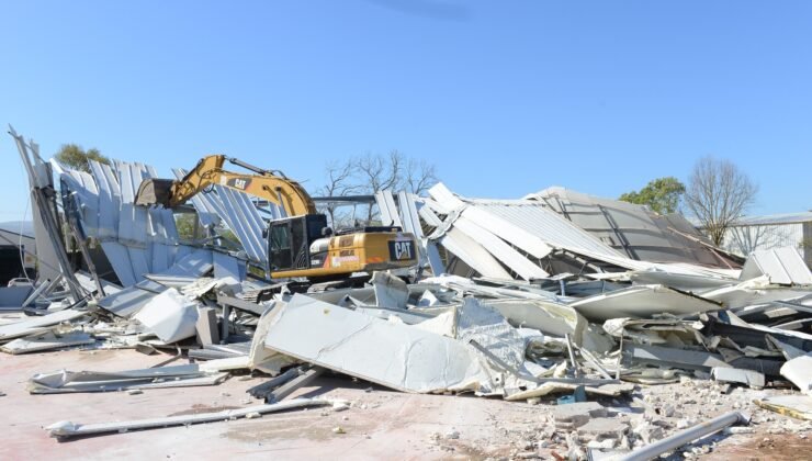 Nilüfer Ürünlü’de 2 Kaçak Yapı Yıkıldı