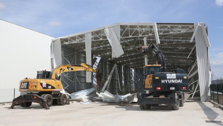 Yaylacık Mahallesi’nde Kaçak iş Yeri Yıkıldı