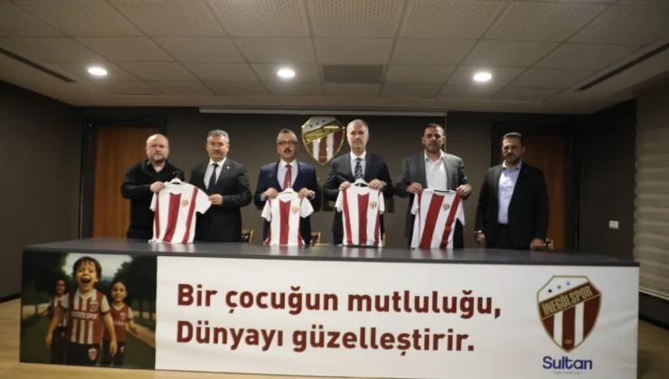 İnegölspor 60 Bin Öğrenciye Forma ve Eşofman Kampanyası Başlattı