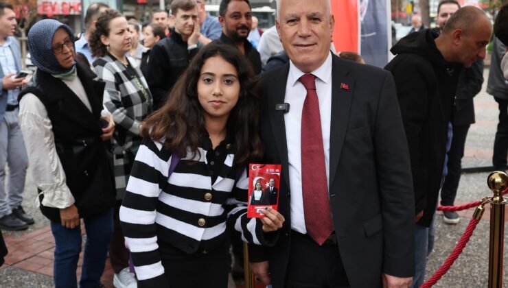 Bursa’lılar ATATÜRK ile Aynı Karede