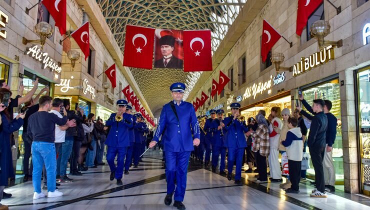 Büyükşehir Belediyesi Bandosundan Hanlar Bölgesinde Mini Konser