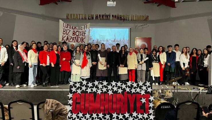 Bursa Erkek Lisesi’nde “Cumhuriyeti Biz Böyle Kazandık” Oratoryosu