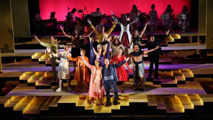 Nilüfer Kent Tiyatrosundan “Lüküs Hayat” ile Görkemli Açılış