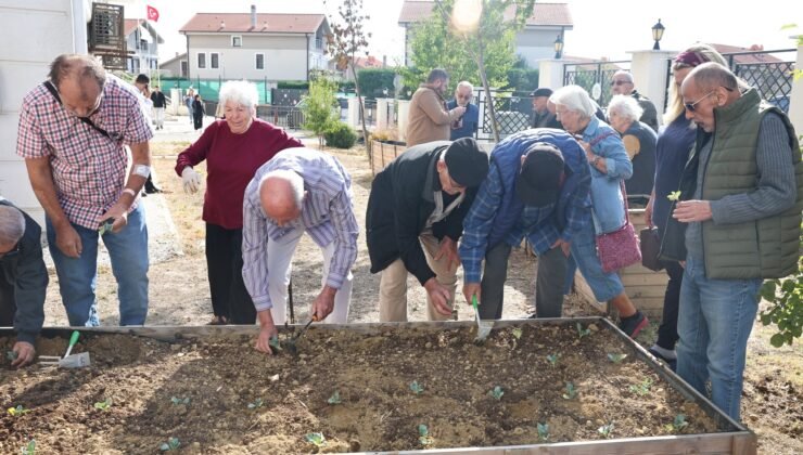 Nilüfer’de Yaşlıların Ellerinden Toprağa Can Suyu
