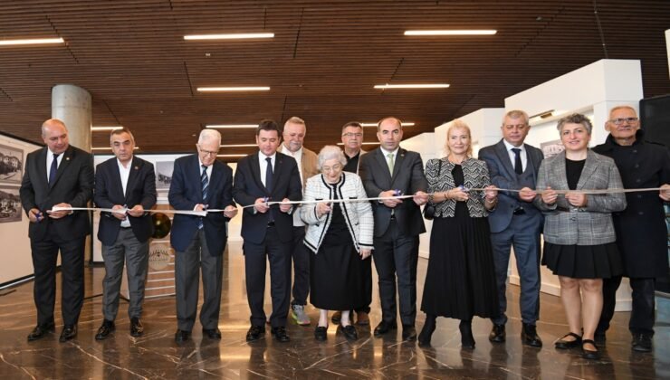 Osmangazi’de Cumhuriyet Ruhunu Yansıtan Fotoğraf Sergisi Açıldı