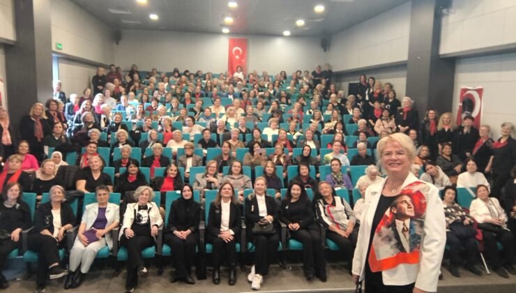 Nilüfer’de Kadınlar Atatürk’ü Sevdiği Şarkılarla Andı