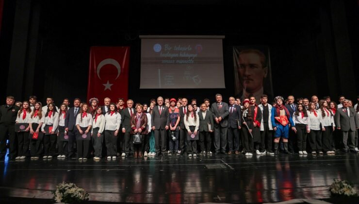 Bursa Valisi Erol Ayyıldız 24 Kasım Öğretmenler Günü Kutlama Programına Katıldı