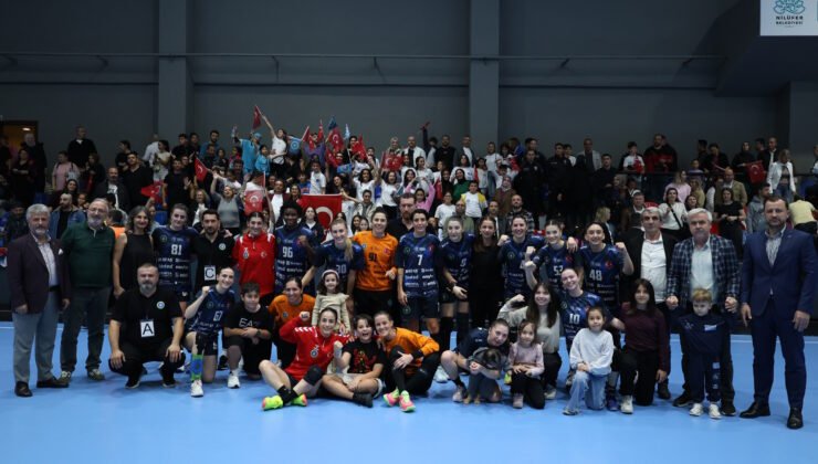 Bursa Büyükşehir Belediyespor EHF Avrupa Kupasında Tur Kapısını Araladı