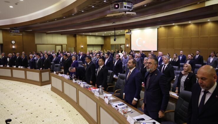 Büyükşehir Belediyesi Meclisi’nden Şehitlere Saygı Duruşu