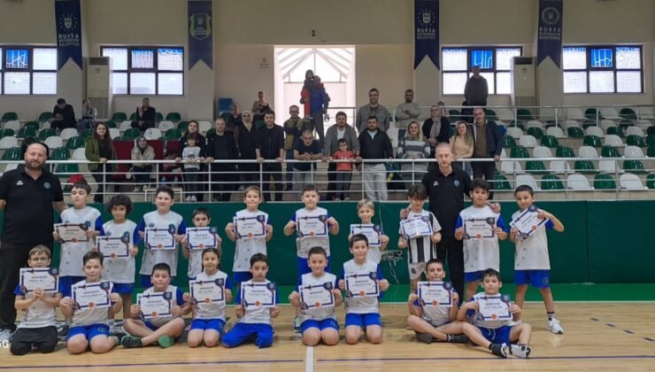 Kış Spor Okullarında Sertifika Heyecanı