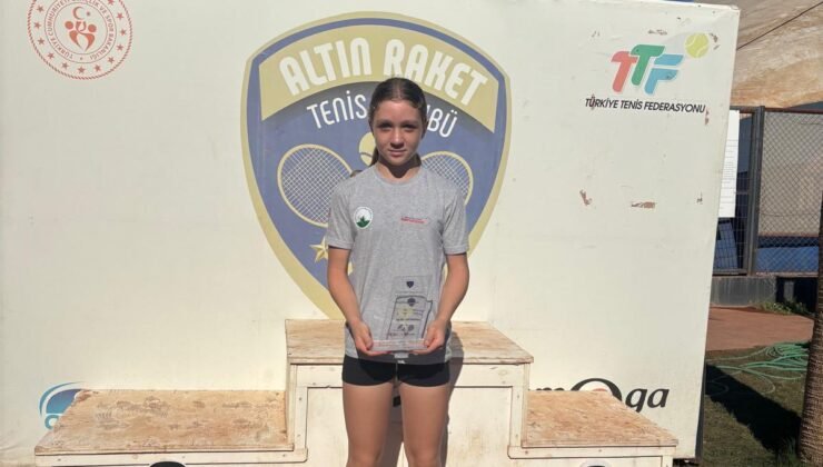 Osmangazi’li Raket Şampiyonluk Kürsüsüne Oturdu
