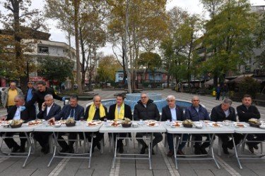 Osmangazi Belediye Başkanı Erkan Aydın İstiklal Mahallesinde Vatandaşlarla Buluştu