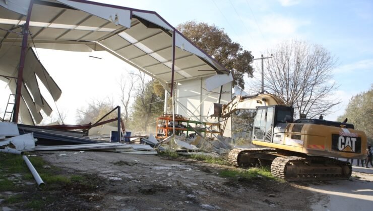 Nilüfer’de 3 Mahallede Belediye Ekiplerinden Yıkım