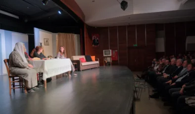 İnegöl’de “Kadın Sığınağı” ilk Gösterimiyle İzleyiciden Tam Not Aldı