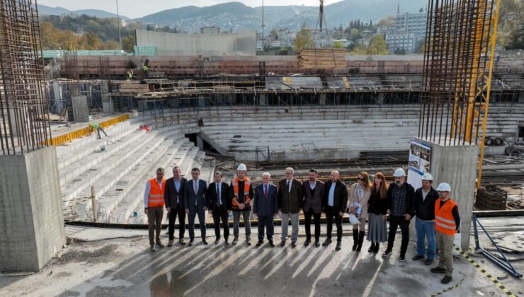 Bursa’da Atatürk Spor Salonu Hızla Yükseliyor