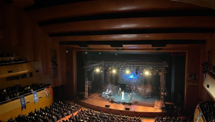 Bursa’da Işın Karaca Konseri