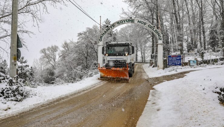 Yeni Yıl Öncesi Büyükşehir Belediyesi’nden Karla Mücadelede Tam Mesai