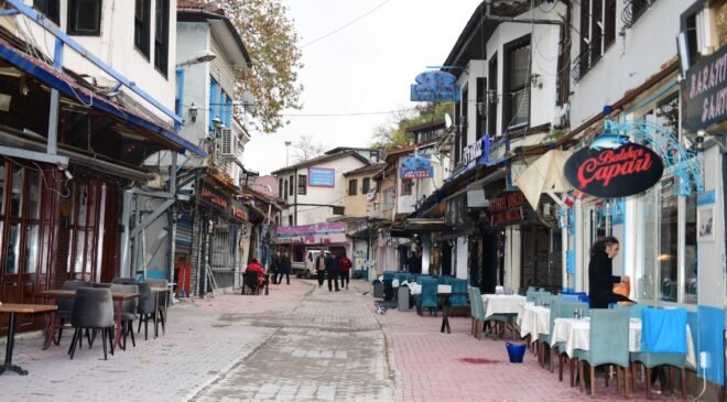 Osmangazi Belediyesi Arap Şükrü Sokağını Tarihi Kimliğine Kavuşturuyor