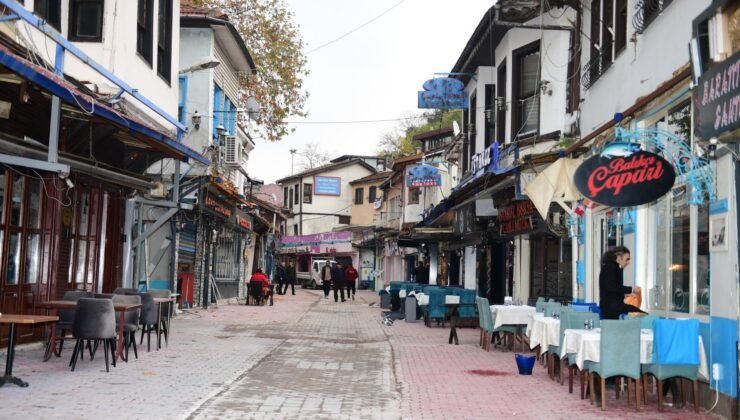 Osmangazi Belediyesi Arap Şükrü Sokağını Tarihi Kimliğine Kavuşturuyor