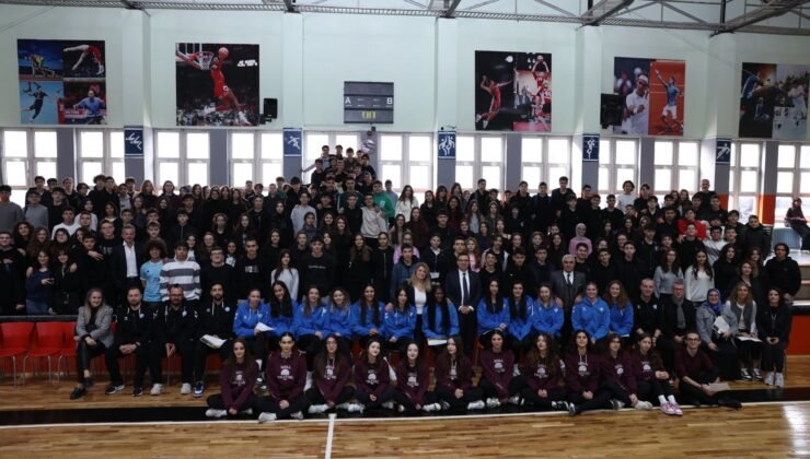 Nilüfer’in Sultanları Öğrencilerle Söyleşide Bir Araya Geldi