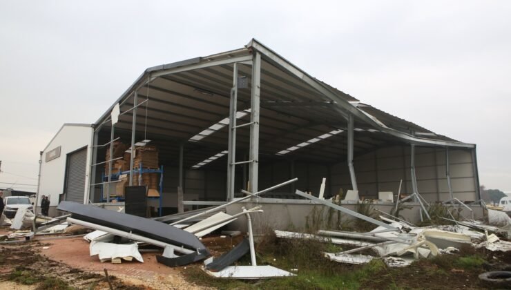 Nilüfer’de Zabıta iki Kaçak Yapıyı Daha Yıktı