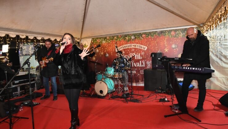 Osmangazi’de Yeni Yıl Festivalinde Şarkılar Bursalıların İçini Isıttı