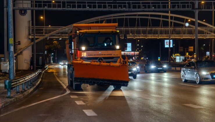 Büyükşehir Belediye Ekipleri İle Yollar Güvende