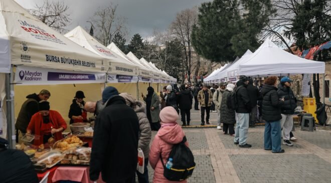 “Meydan Kadınların” Dayanışma Pazarına Büyük İlgi Gösteriliyor