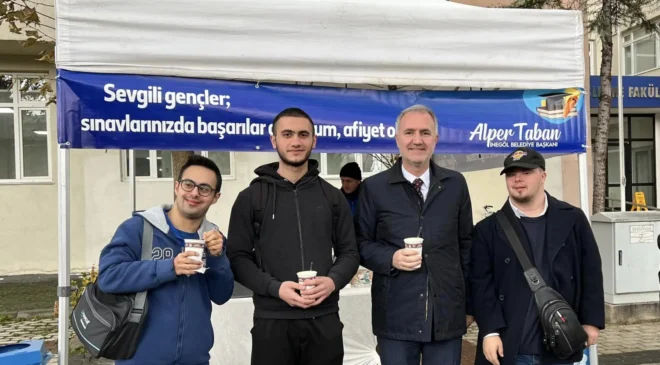 İnegöl Belediyesi Öğrencilere Ücretsiz Çorba İkram Etti