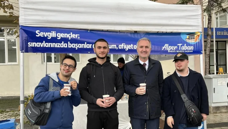 İnegöl Belediyesi Öğrencilere Ücretsiz Çorba İkram Etti