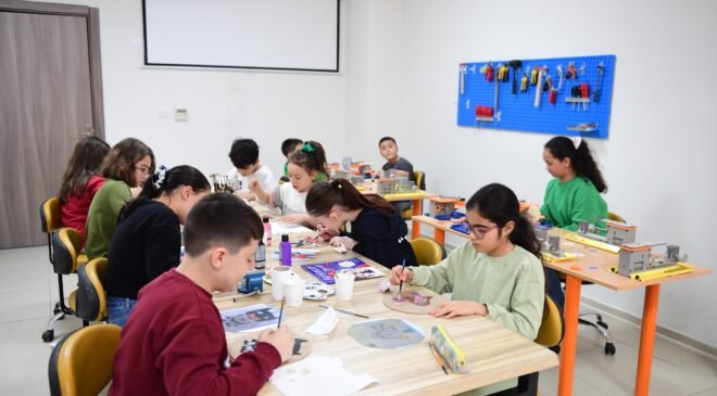 Osmangazi’de Çocuklar Kitaplardan İlham Alarak Çizim ve Tasarımlarını Üretiyor