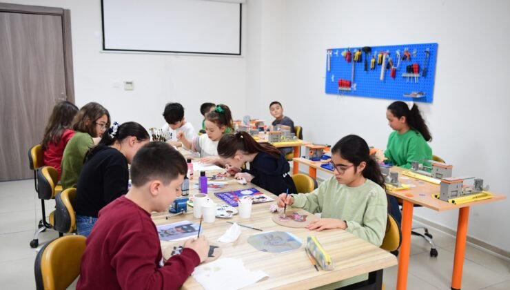 Osmangazi’de Çocuklar Kitaplardan İlham Alarak Çizim ve Tasarımlarını Üretiyor