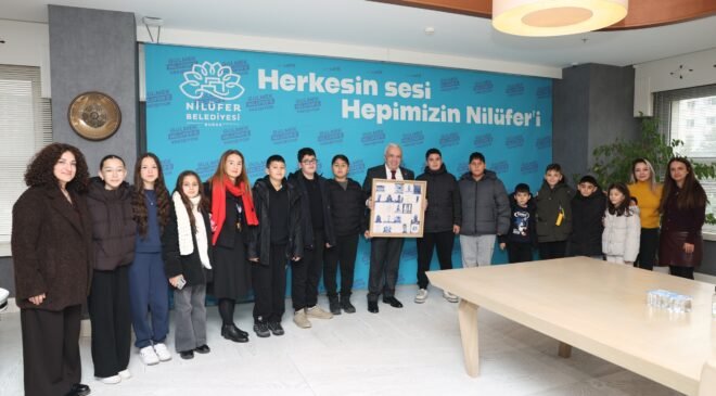 Badırgalı Çocuklar El Emeklerini Nilüfer Belediye Başkanı Şadi Özdemir’e Hediye Etti