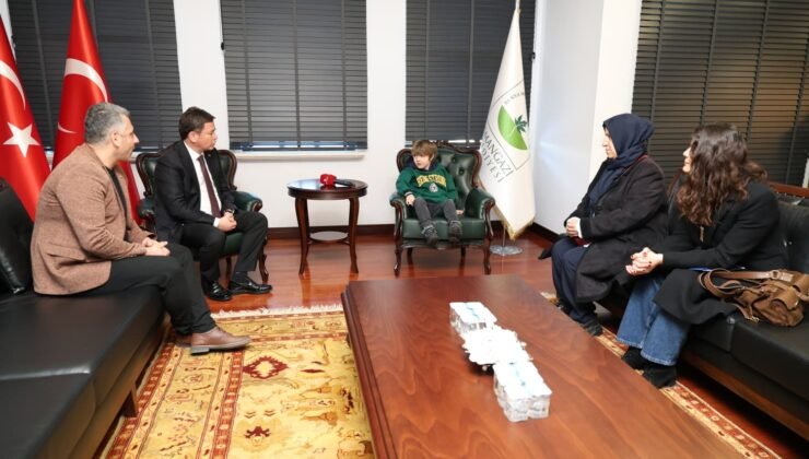 DMD Hastası Yağız Efe’ye Osmangazi Belediye Başkanı Erkan Aydın’dan Destek