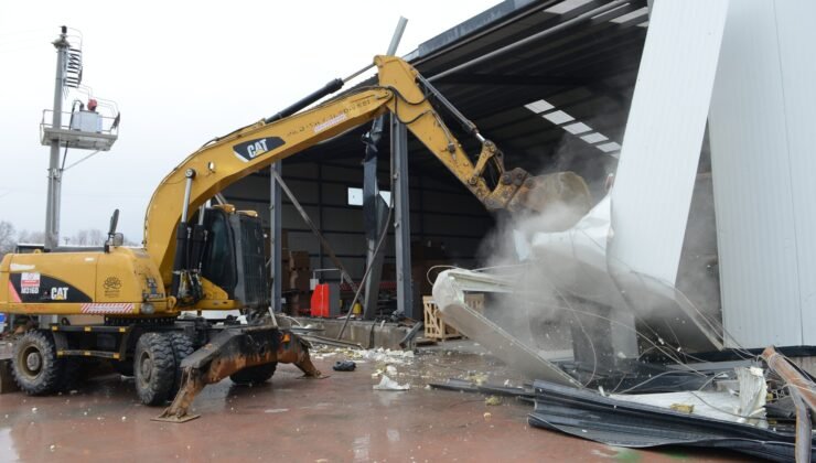 Nilüfer’de Zabıta 3 Yıkım Birden Yaptı