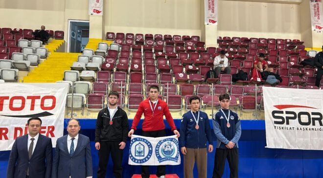 U-17 Yıldızlar Güreş Şampiyonasında Yıldırım Rüzgarı